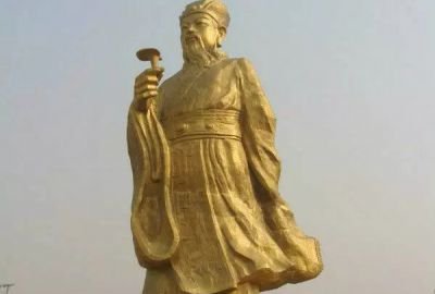 中國古代名醫(yī)李時(shí)珍鑄銅漆金雕像